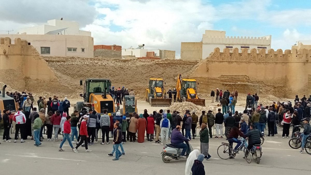 على هامش حادثة سور المدينة العتيقة بالقيروان..   تهاون في المراقبة وتتبع المعتدين على المواقع الأثرية؟؟